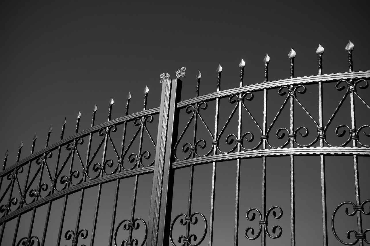 Gate